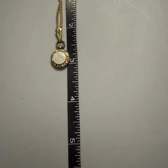 Antique mother of pearl small locket in gold filled - Picture 3 of 8